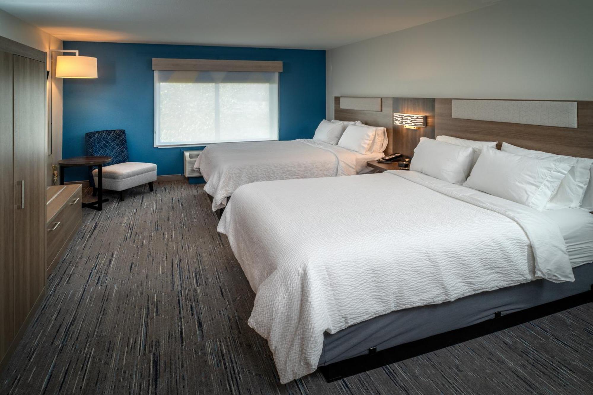 Holiday Inn Express & Suites Fairmont By Ihg Exterior foto