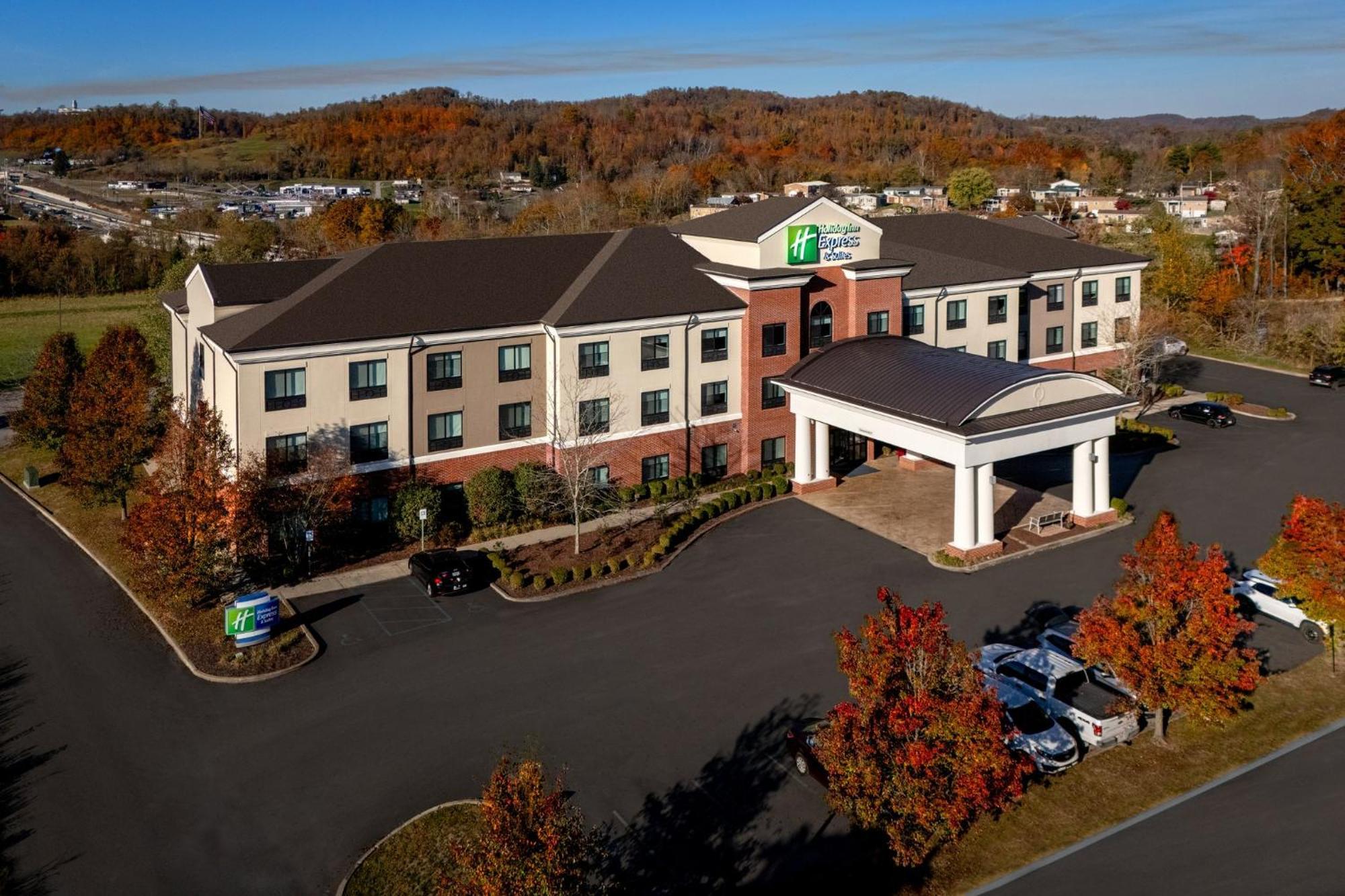 Holiday Inn Express & Suites Fairmont By Ihg Exterior foto