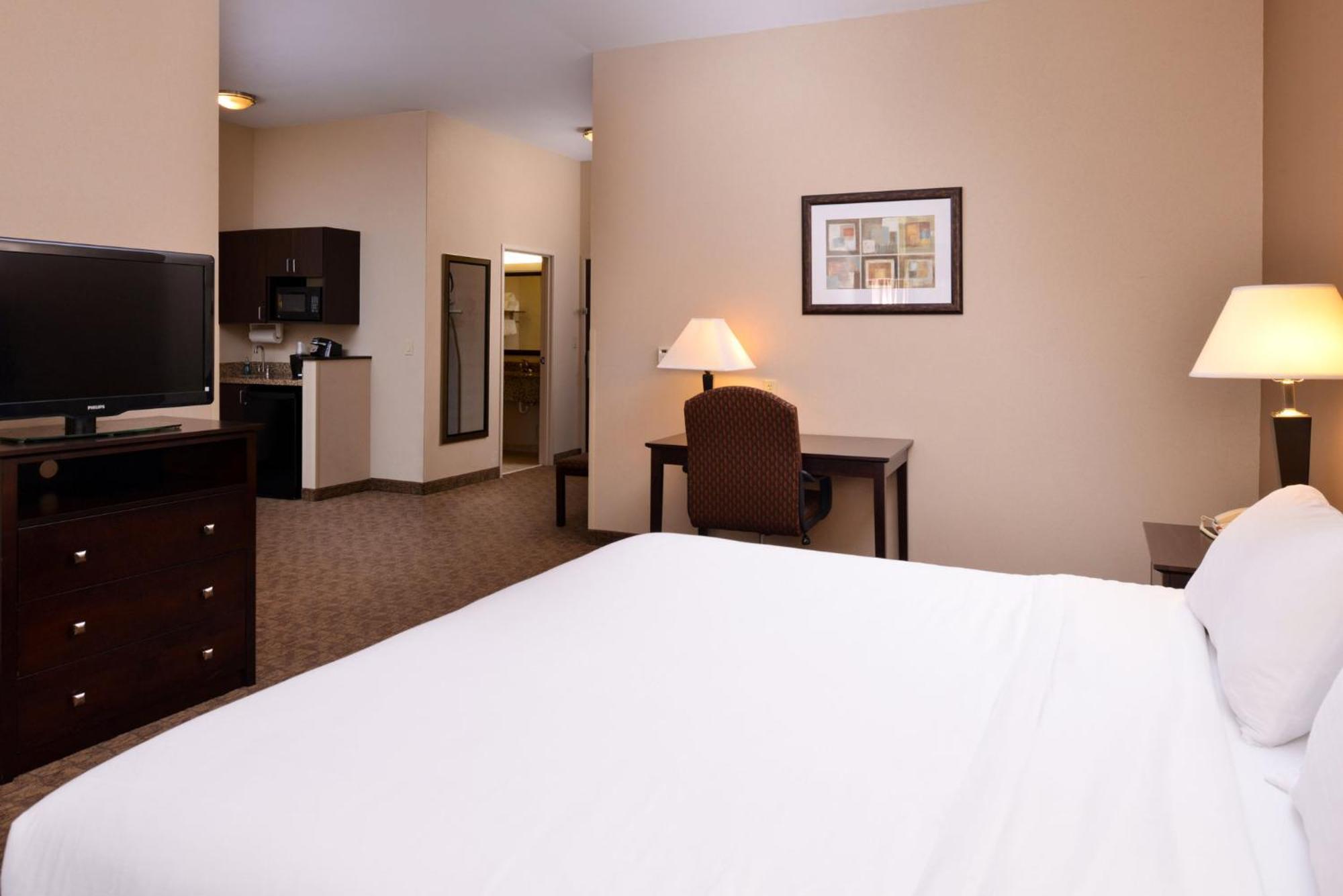 Holiday Inn Express & Suites Fairmont By Ihg Exterior foto