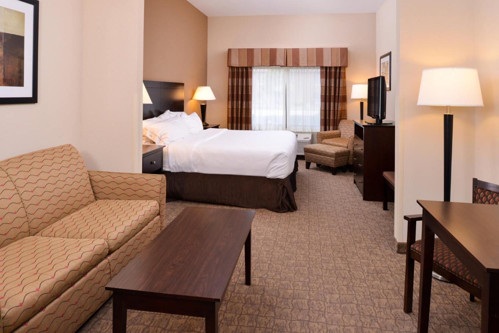 Holiday Inn Express & Suites Fairmont By Ihg Exterior foto