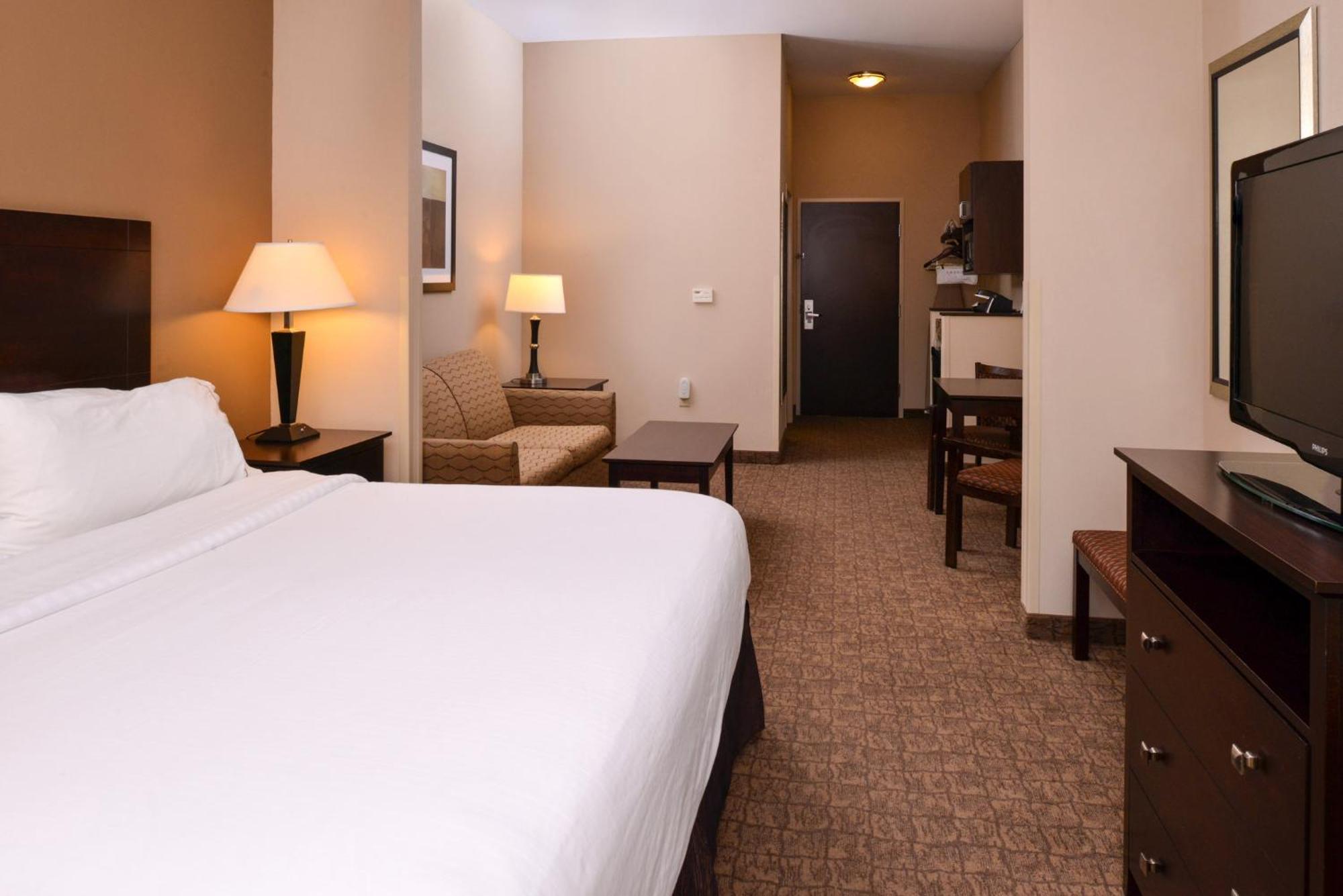 Holiday Inn Express & Suites Fairmont By Ihg Exterior foto