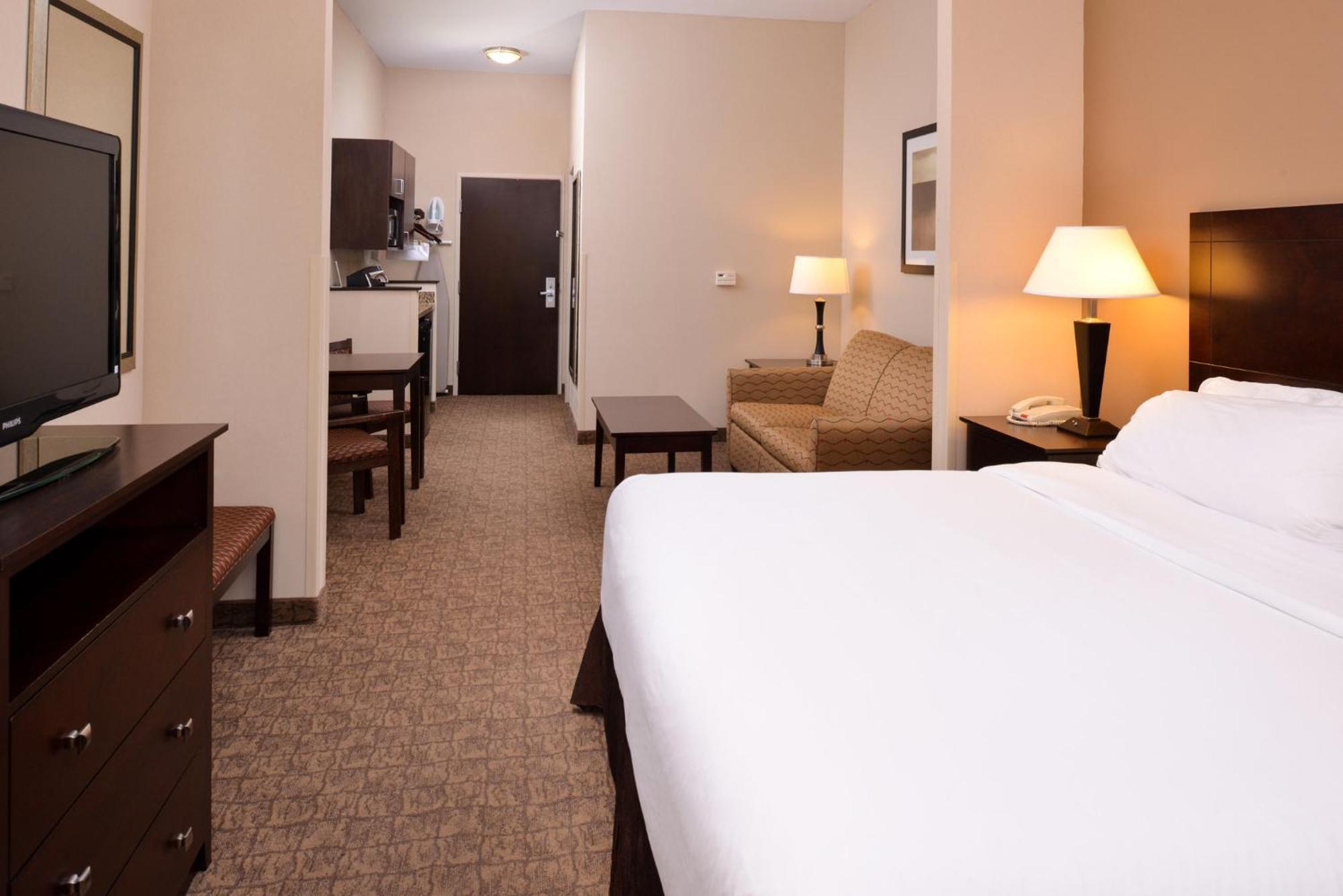 Holiday Inn Express & Suites Fairmont By Ihg Exterior foto