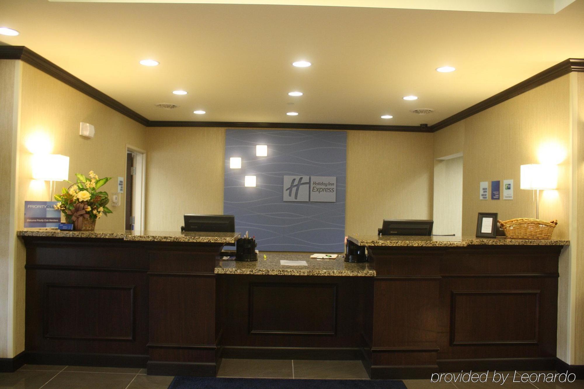 Holiday Inn Express & Suites Fairmont By Ihg Interior foto