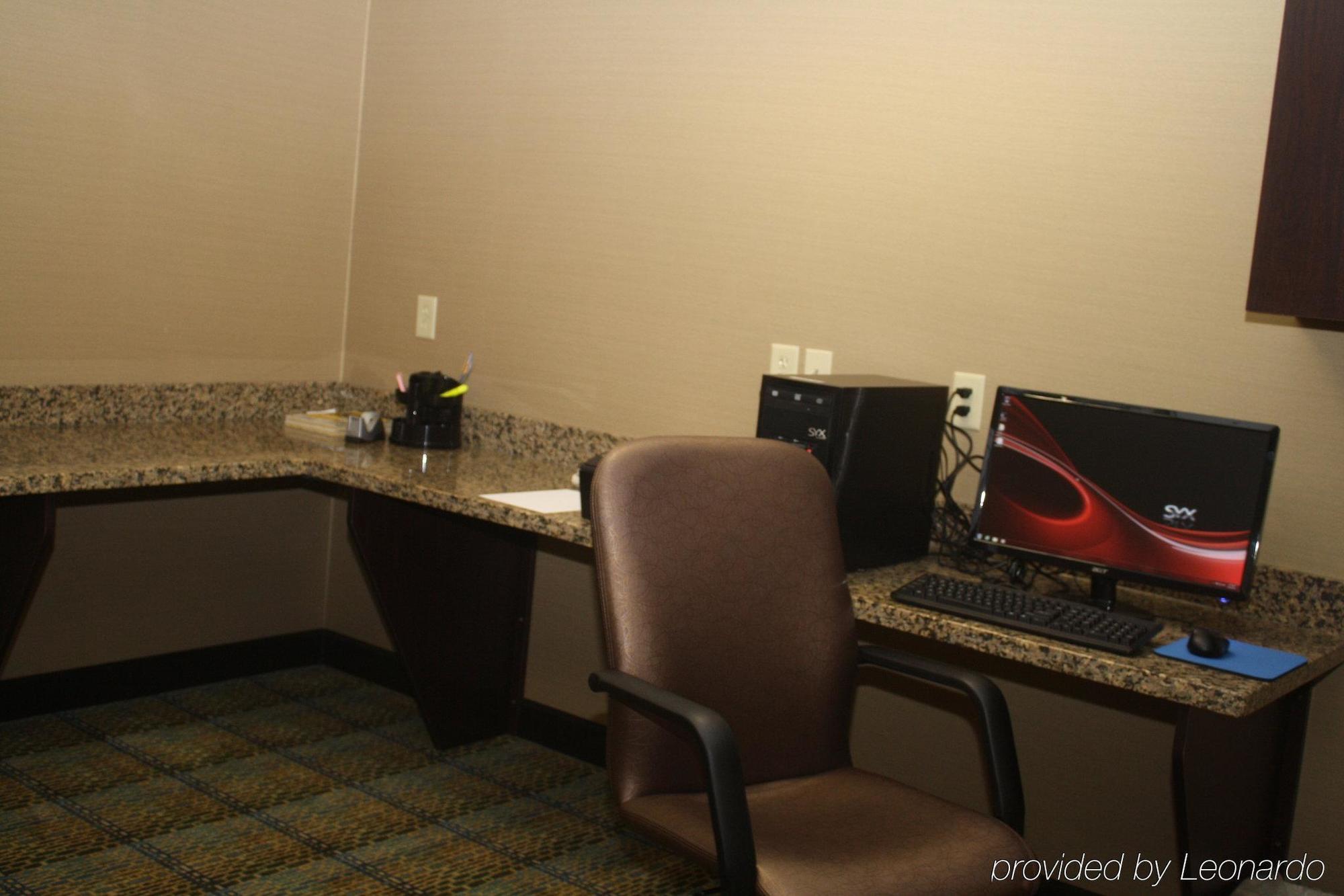 Holiday Inn Express & Suites Fairmont By Ihg Einrichtungen foto
