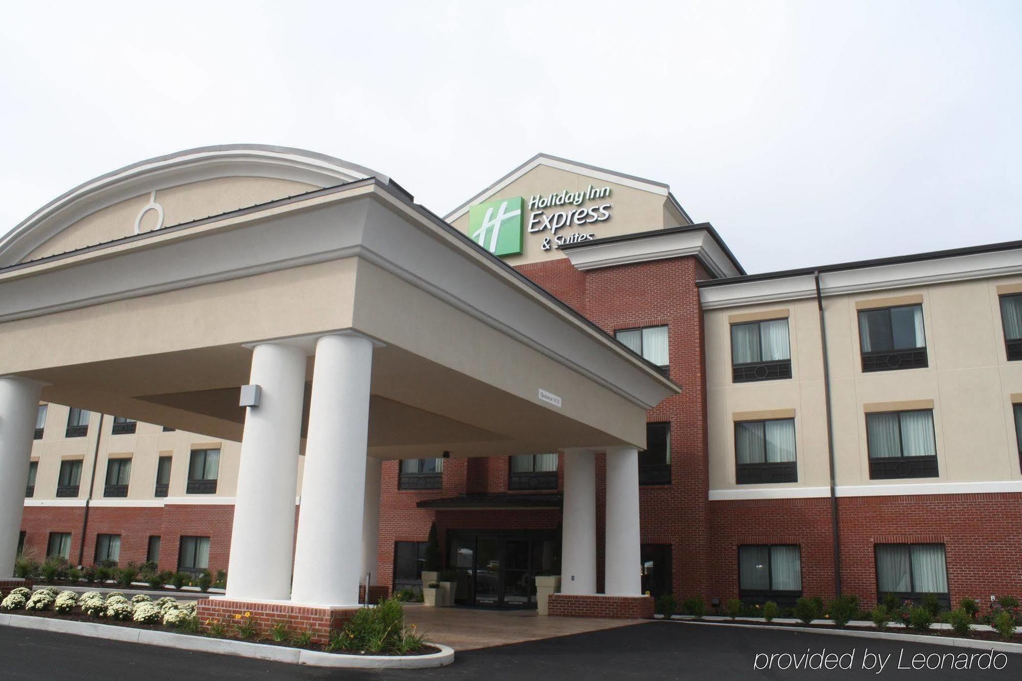 Holiday Inn Express & Suites Fairmont By Ihg Exterior foto